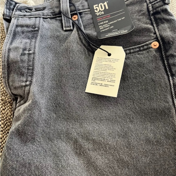 LEVIS BRAND NEW 501 women’s mid rise straight leg (WITH TAGS!!!) - Picture 6 of 7